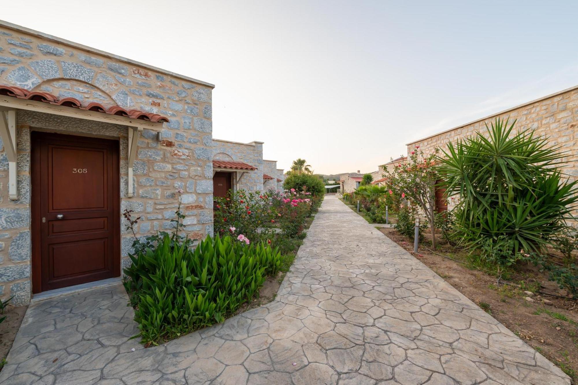 Aktaion Resort Gythio Exterior photo